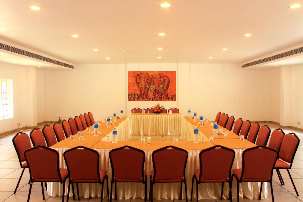 Clay House Hotel Thrissur ภายนอก รูปภาพ