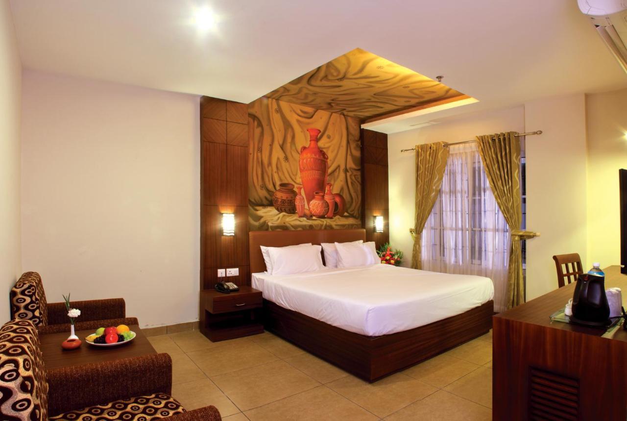 Clay House Hotel Thrissur ภายนอก รูปภาพ