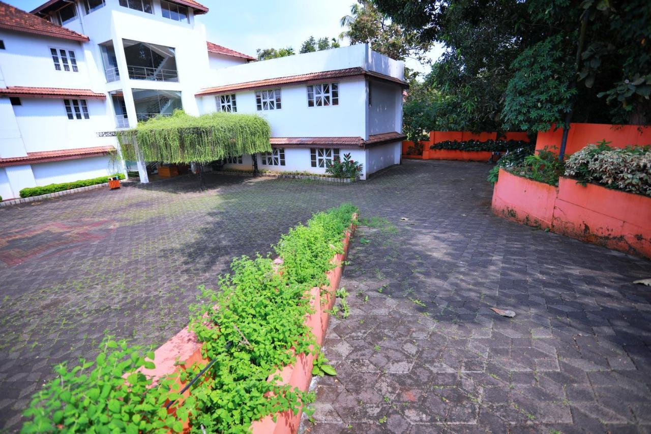 Clay House Hotel Thrissur ภายนอก รูปภาพ