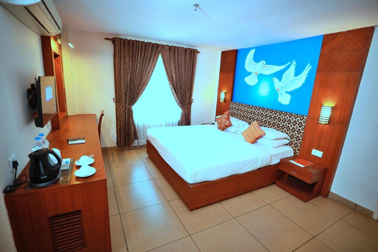Clay House Hotel Thrissur ภายนอก รูปภาพ