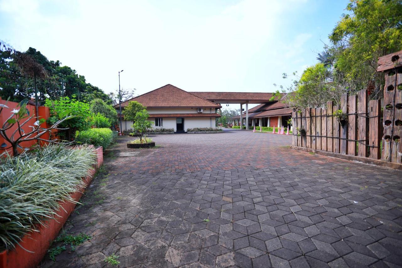 Clay House Hotel Thrissur ภายนอก รูปภาพ