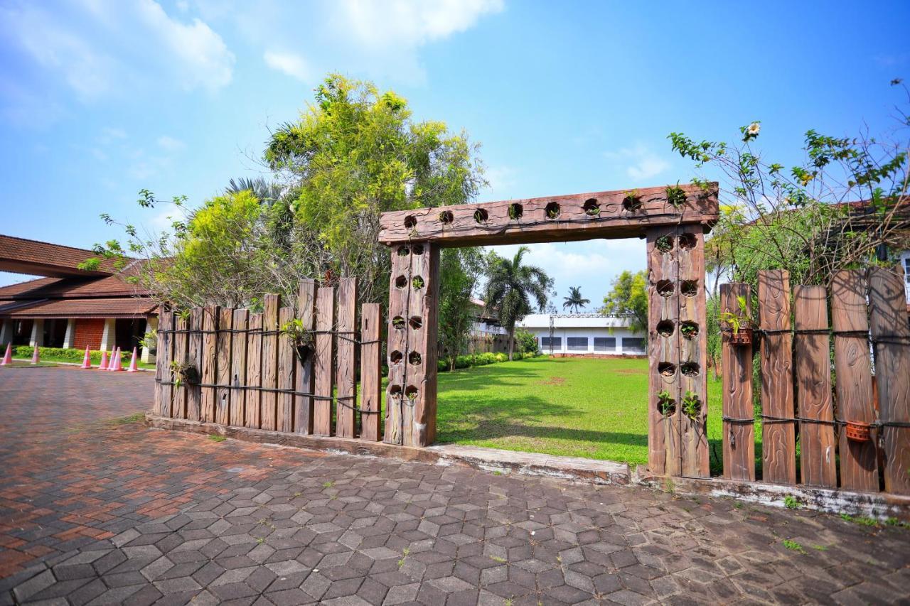 Clay House Hotel Thrissur ภายนอก รูปภาพ